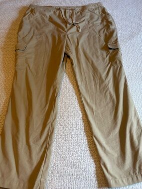 LL Bean Classic Fit 20 Regular Khaki Cargo Pants NWT